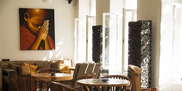 Okouzlí vás i prostředí restaurace. Rázem jako byste byli v exotice. 