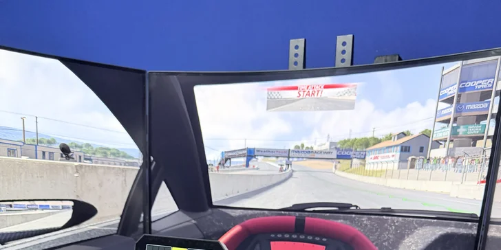 Na výběr jsou oblíbené tituly, jako např. Assetto Corsa, F1 2025 nebo DCS World. 