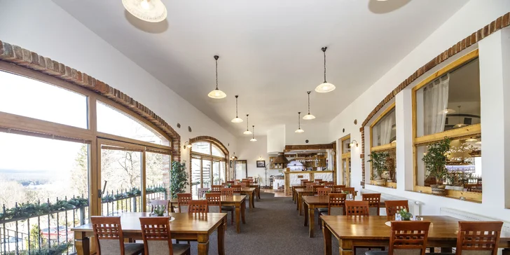 V balíčku je polopenze, vychutnáte si ji v hotelové restauraci s krásným výhledem.