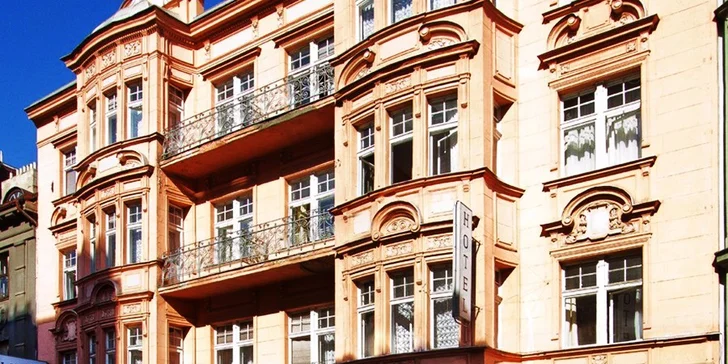 Hotel Taurus sa nachádza v centre Prahy priamo na stanici metra, pár minút od Václavského námestia, Národného múzea a Starého Mesta, vo výstavnej štvrti Kráľovské Vinohrady.