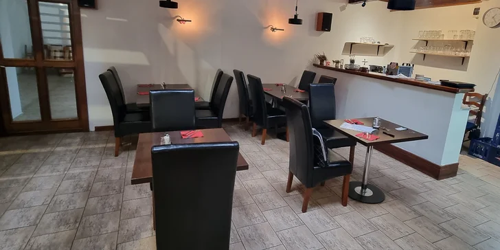 Tenhle podnik najdete na Kmochově ulici jen kousek od centra města. 