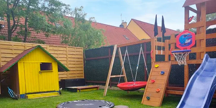 V areáli penziónu nájdete detské ihrisko s pieskoviskom a hojdačkou, záhradné posedenie, gril aj ohnisko.