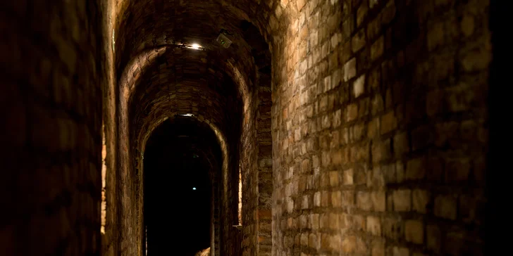 Průchod Galerie alias Myší díra či chodba klaustrofobiků