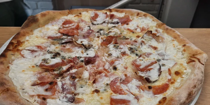 Vyberte voucher pro dva, pozvěte na pizzu svou polovičku a užijte si krásný večer. 