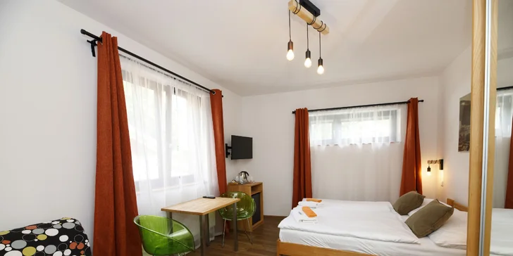 Nechybí TV, trezor, volně dostupné Wi-Fi připojení ani snídaňový set (káva, čaj) a minibar.