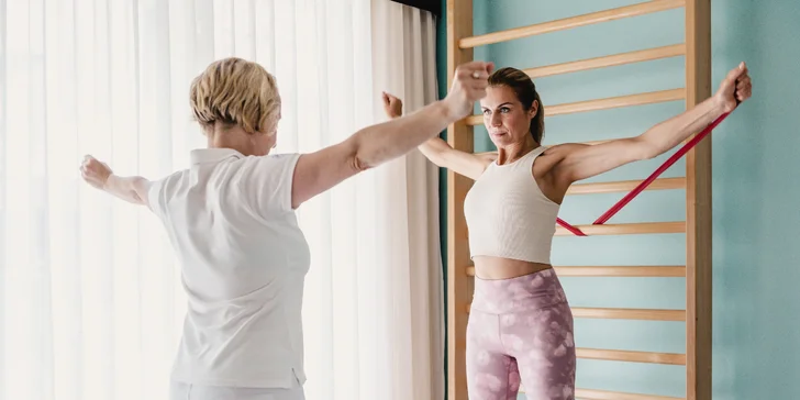 Vyzkoušejte posilovací cvičení, aquafit v bazénu, cvičení pro zdravá záda nebo třeba Čchi Kung.