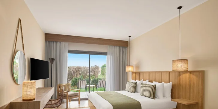 Existují místa, která nepotřebují filtry, aby vypadala dokonale. 5* Jaz Viva Almaza Blu je jedním z nich. 