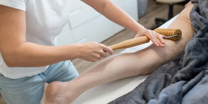 Maderoterapia je účinný spôsob ako bojovať s celulitídou, spevniť pokožku a vytvarovať postavu