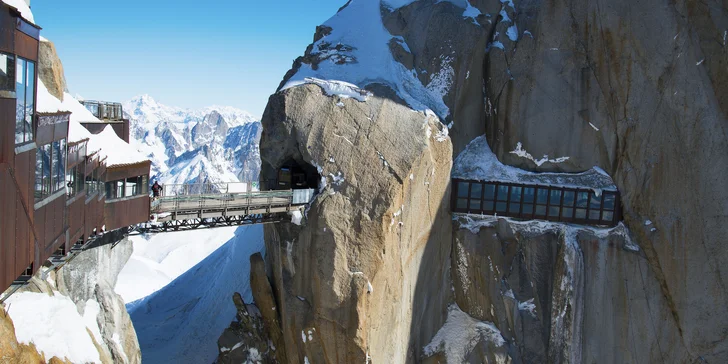 Možnost výjezdu visutou lanovkou pod nejvyšší horu Evropy Mont Blanc na Aiguille du Midi (3842m).