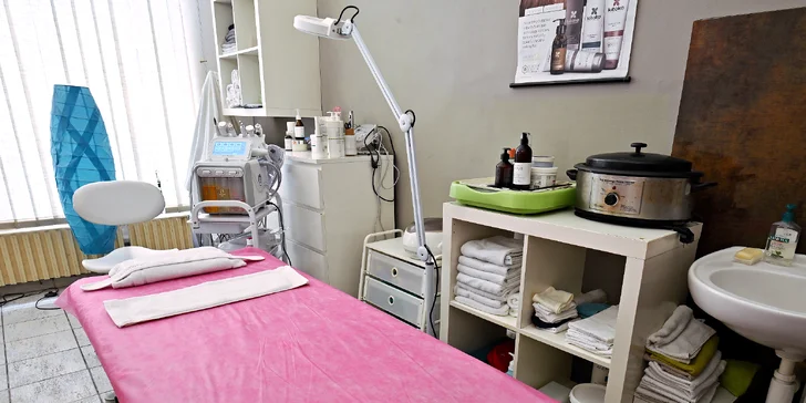 V nabídce je základní kosmetika, ošetření pro aknózní pleť a liftingové ošetření. 