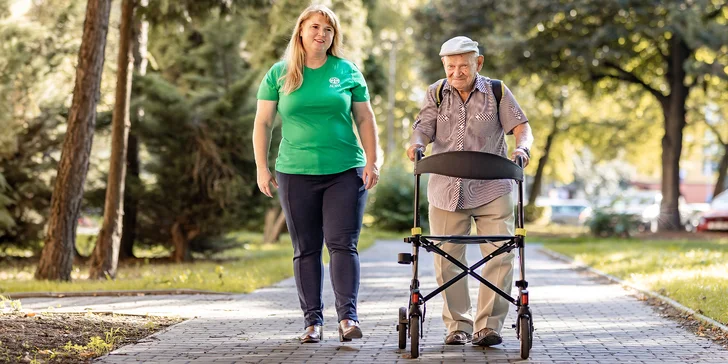 Přibližně 2069 dobrovolníků se stará o téměř 7039 osamělých seniorů a seniorek. 
