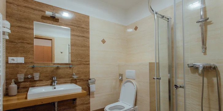 Nechybí ani moderní koupelna.