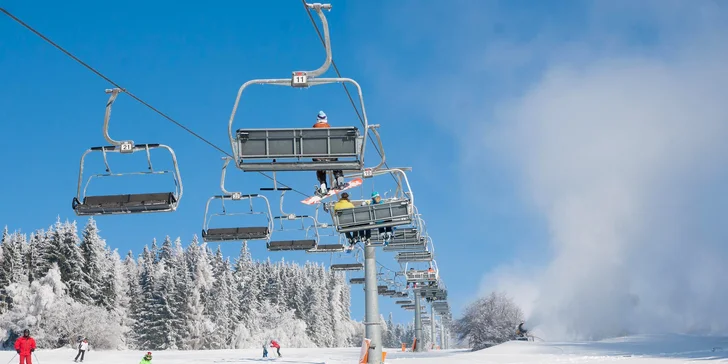 V okolí 6 km je hned několik ski areálů.