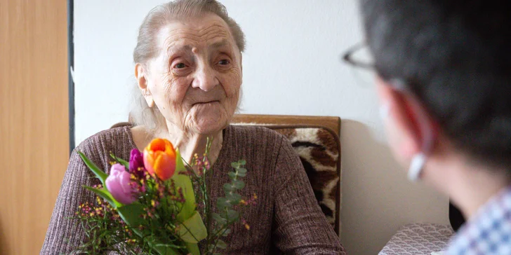 Za 80 Kč připraví a předají jednu kytku, za 160 Kč dvě kytky. 