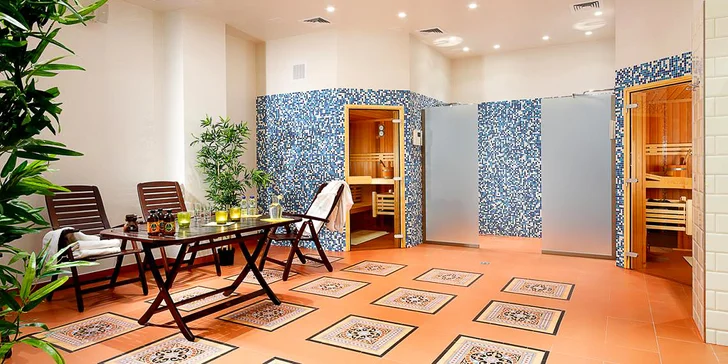 V hotelu je finská a bylinková sauna, vstup máte neomezený.