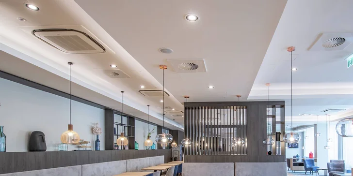 V hotelové restauraci si pochutnáte na tříchodové večeři.