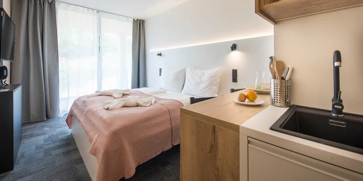 Můžete si vybrat z několika typů apartmánů od 1pokojového až po luxusní 3pokojový či wellness chatu DeLuxe.