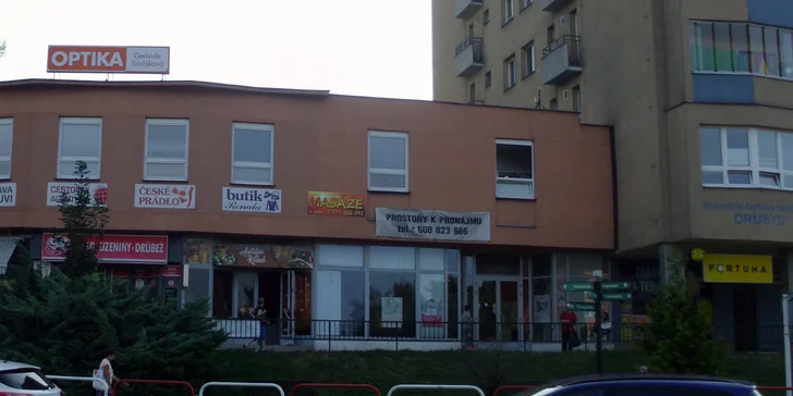 Kousek to sem budete mít ze zastávky Kosmonautů, která je jen 120 m daleko.
