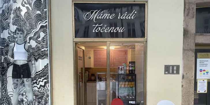 Skvěle hodnocený podnik Máme rádi točenou najdete na Národní v paláci Platýz. 
