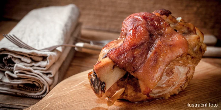 Uzené vepřové koleno: 750g pochoutka s pečivem i vším ostatním