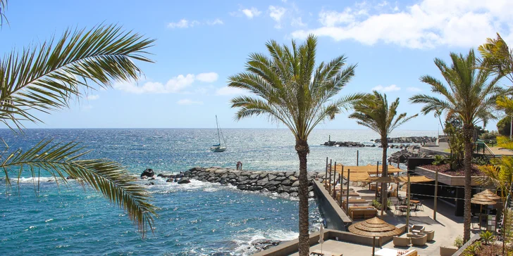 Na hotelové pláži se nachází Calhau Beach Club, kde vám jsou k dispozici lehátka.