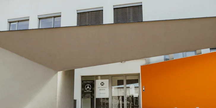 Prevádzka sa nachádza pri známom žilinskom autoservise Mrázik.
