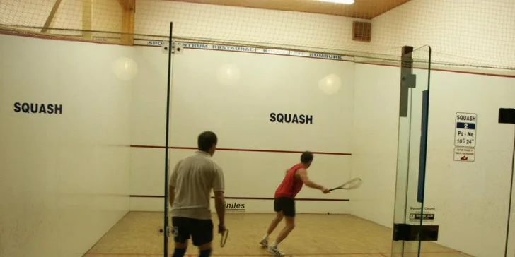 V nabušeném balíku máte i pár hodin sportovních aktivit. Zahrajte si třeba squash. 