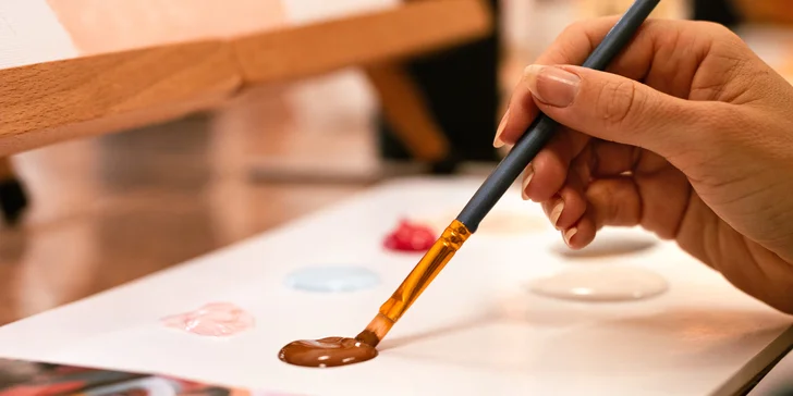 V ateliéru Art&Heart Studio vás čeká kurz malby.