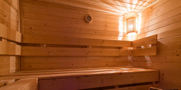Horúci vzduch v saune vyvoláva potenie a vylučovanie škodlivých látok, otvára póry pokožky, zlepšuje jej prekrvenie, pružnosť a vzhľad
