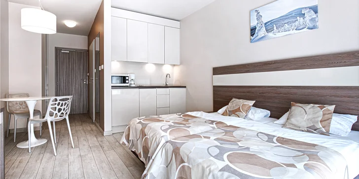 Na svahu hory Czarna Góra (1205 m n. m.) se na vás těší v moderním Aparthotelu Czarna Góra.