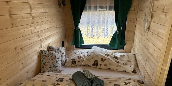 V domku bude připravena voda v barelech a nechybí ani přívod elektřiny.
