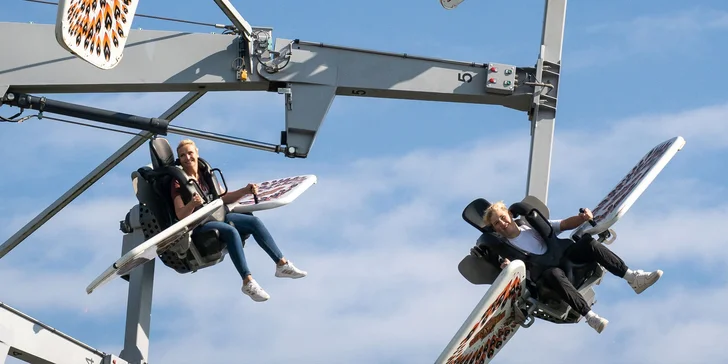Na své si tu přijdou milovníci adrenalinu, ti, kterým stačí lehké brnění v břiše, i ti, kteří mají radši klidnější zábavu – atrakcí je tu víc než 60!