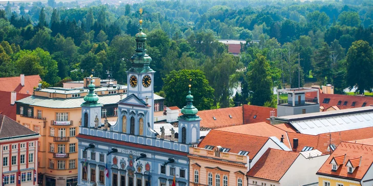 Během venkovní hry Ve stínu Černé věže se společně vydáte na netradiční procházku městem spojenou s prohlídkou známých památek.
