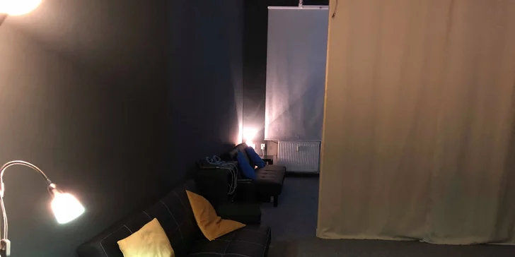 Místo na sezení pro 3 osoby + 1 hřáč na každou stanici.
