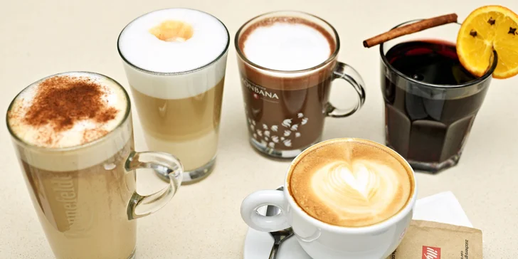 Horký nápoj podle výběru: kořeněný chai latte, čokoláda, kašmírský čaj, svařák i espresso