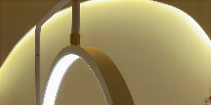 V nabídce je i LED terapie pro maximální efekt rozjasnění a regenerace. 