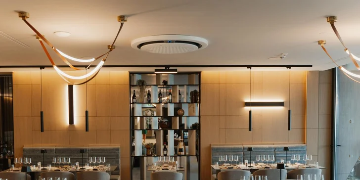 Celkem zde na vás čekají 2 hlavní restaurace s terasou a 6 à la carte restaurací.