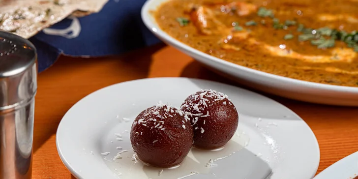 Dezert: Gulab Jamun – syr a medové guľôčky 2 ks