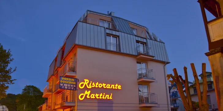K vile patrí aj plážový bar s bohatou ponukou koktailov a limonád.