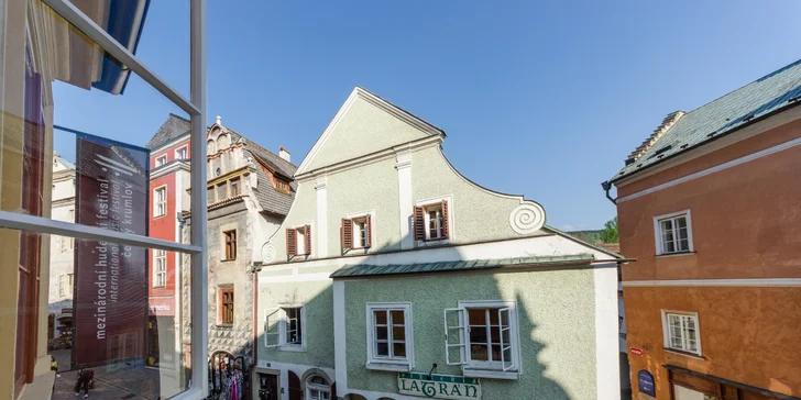 Parkování je možné za poplatek cca 200 m od penzionu.