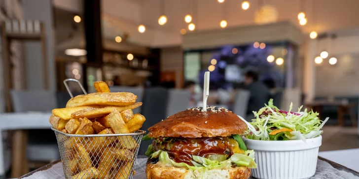 Menu doplňují křupavé steakové hranolky.

