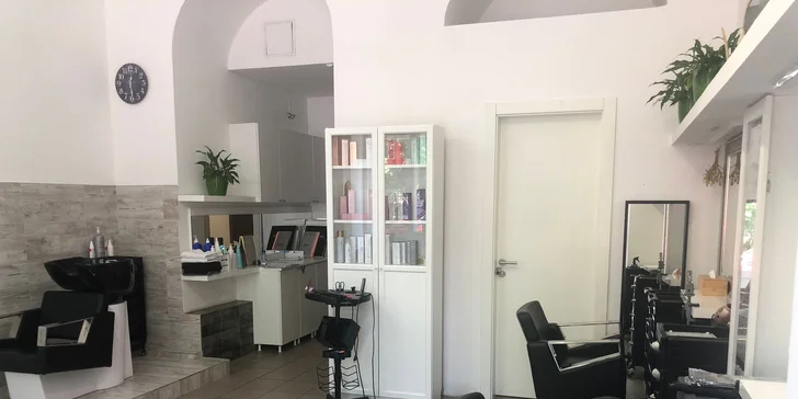 Osvěžující střih prospěje všem vlasovým délkám.