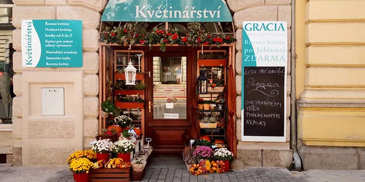 Objednávka stačí 2 dny předem, pak si květiny vyzvednete a můžete je hned předat. 