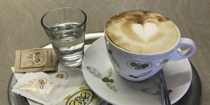 Káv je v nabídce rovnou devět druhů. Je libo espresso nebo třeba cappuccino?