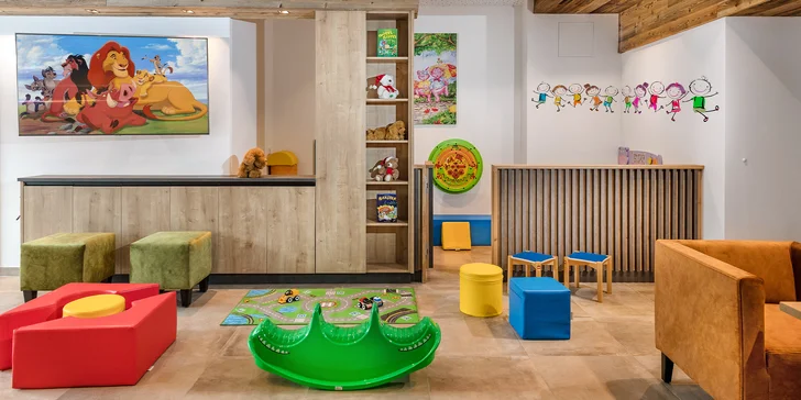 V hotelu se nebudou nudit ani malí hosté. Čeká tu na ně vymazlený koutek plný hraček.