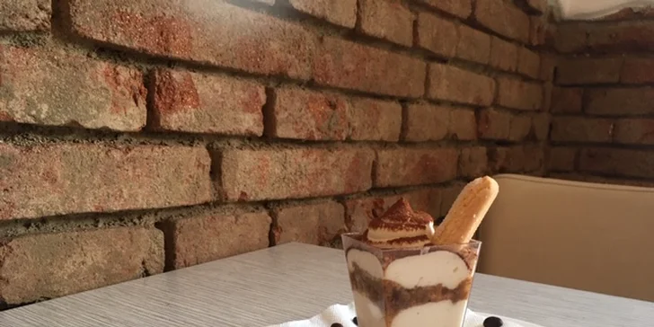 Legendární dezert tiramisu potěší vaše chuťové buňky.