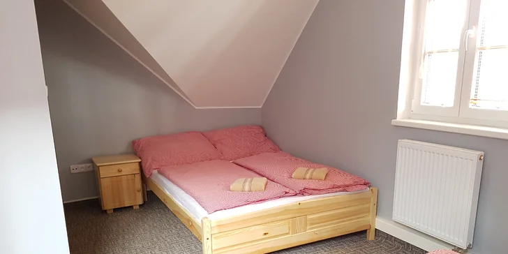 Ubytujete sa v útulnej izbičke s vlastnou kúpeľňou.