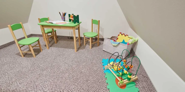 Deti si užijú tvorivé chvíľky v detskom kútiku. 