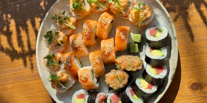 Sushi set pre dvoch: 26 kúskov s lososom, hľuzovkou či krevetami