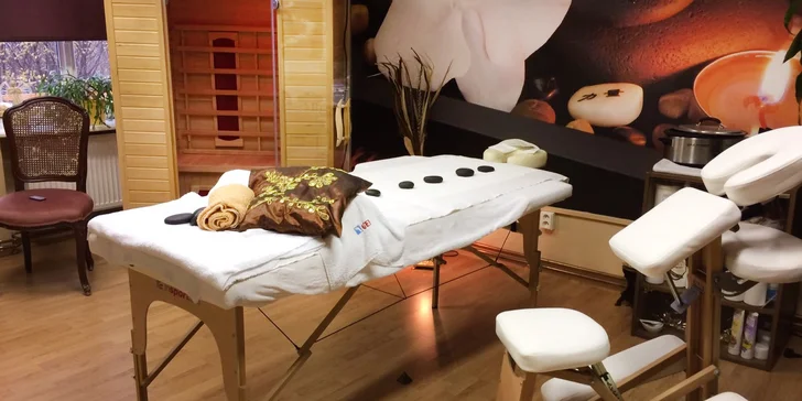 Bydlet budete v apartmánu La Krása, který se nachází ve stejné budově jako beauty salon. 